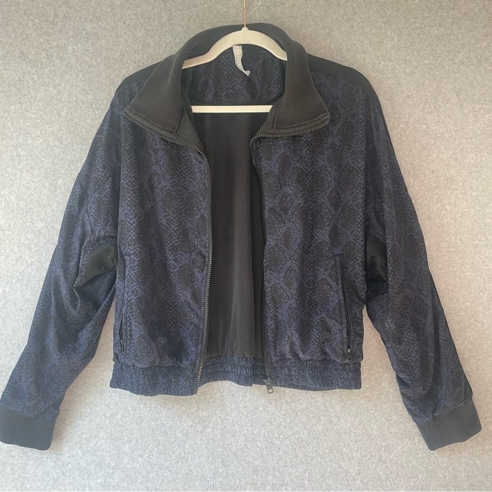 Athleta Black Blue Animal Print Zip Jacket Medium Lined